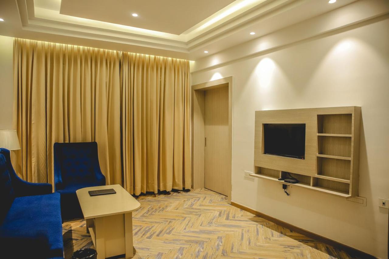 The Orlov Hotel Panipat Bagian luar foto