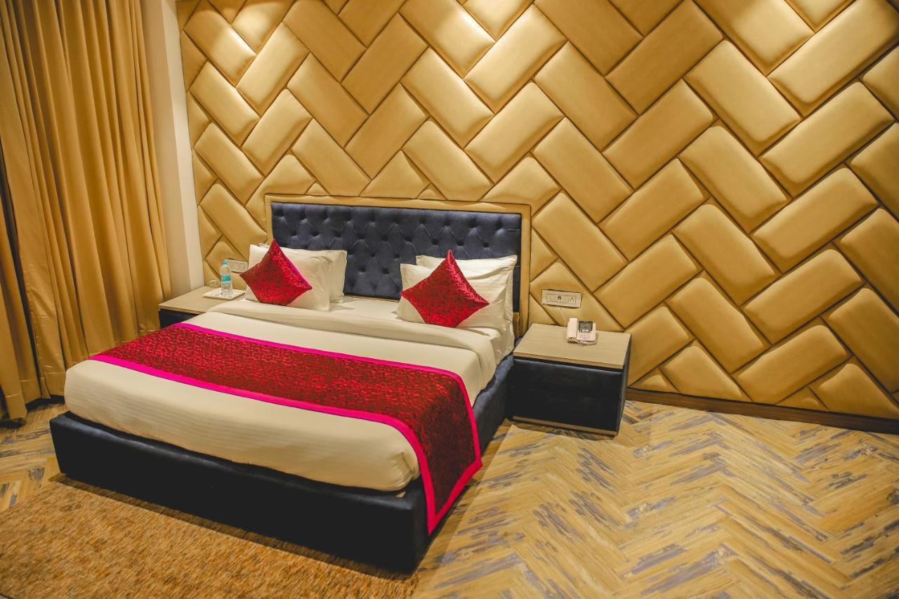 The Orlov Hotel Panipat Bagian luar foto