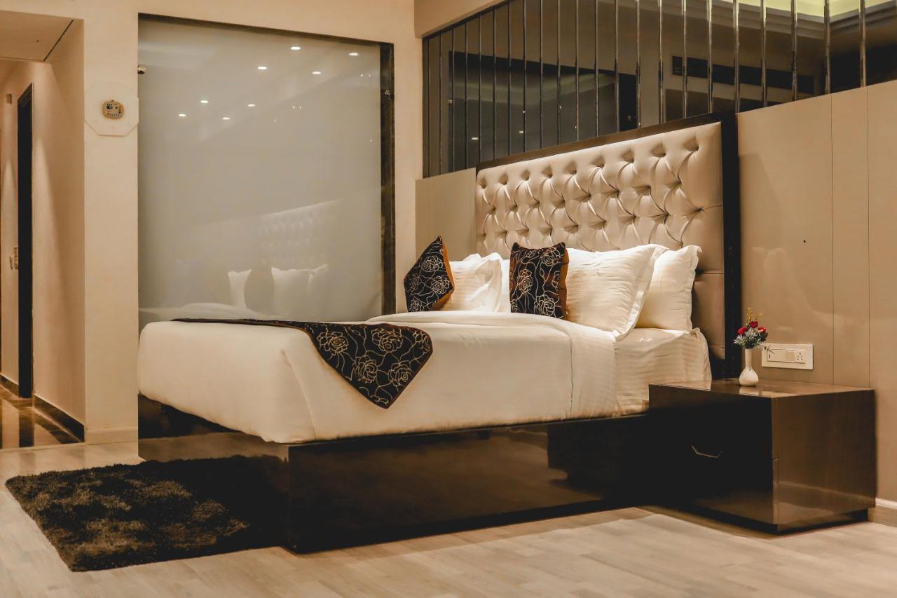 The Orlov Hotel Panipat Bagian luar foto