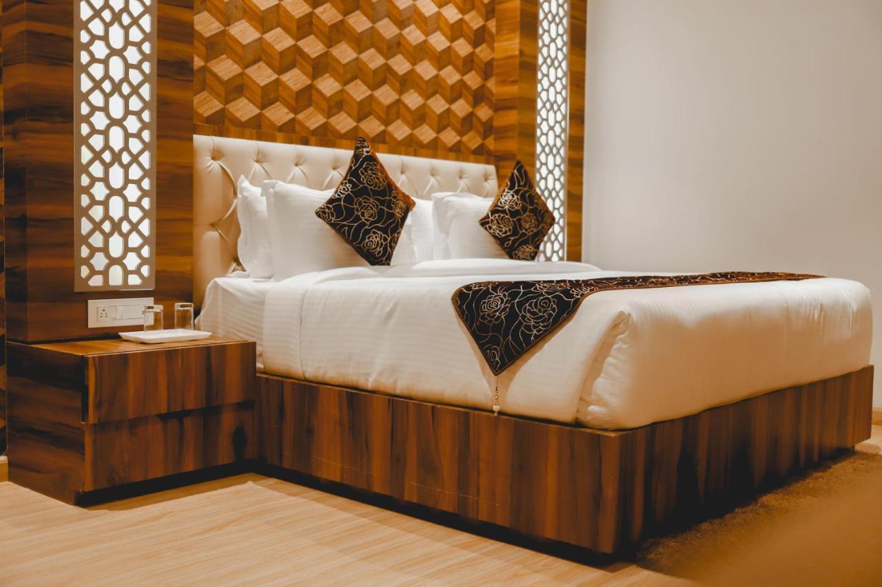 The Orlov Hotel Panipat Bagian luar foto