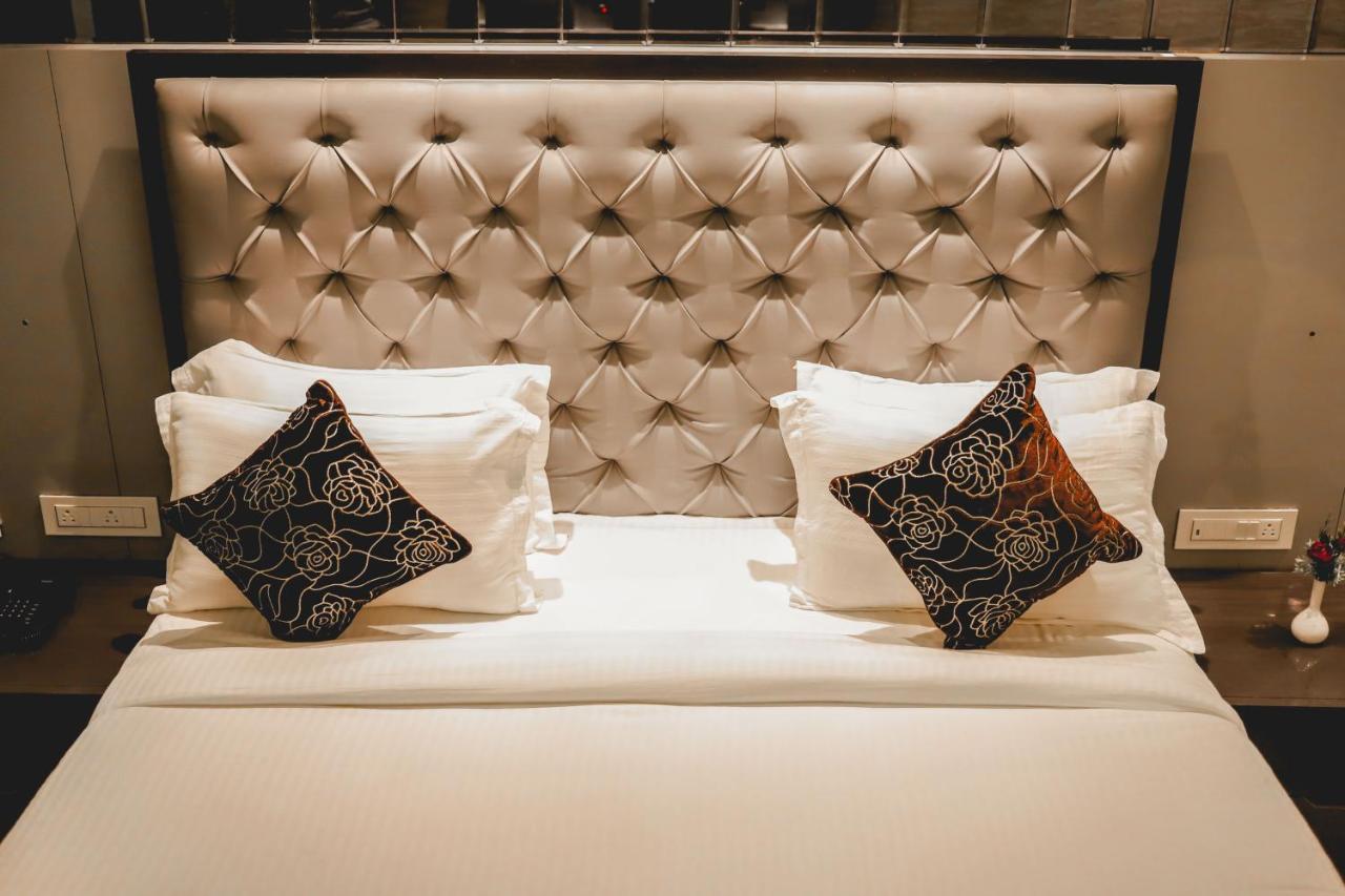 The Orlov Hotel Panipat Bagian luar foto