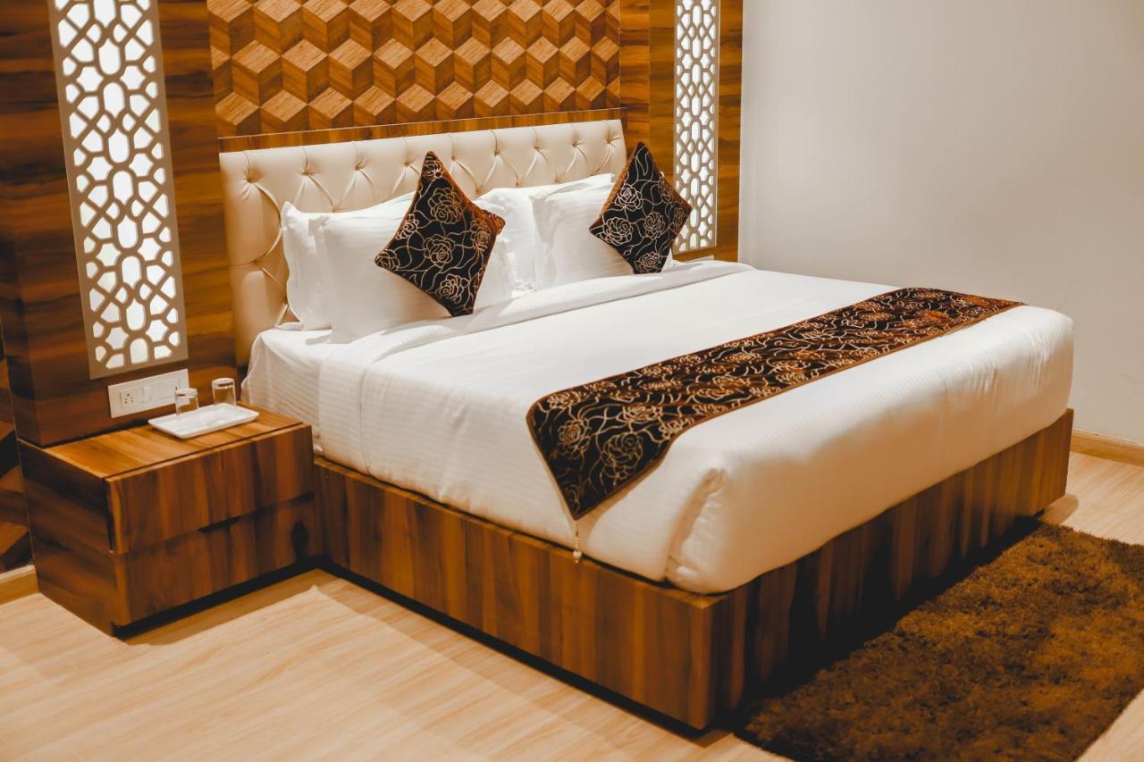 The Orlov Hotel Panipat Bagian luar foto